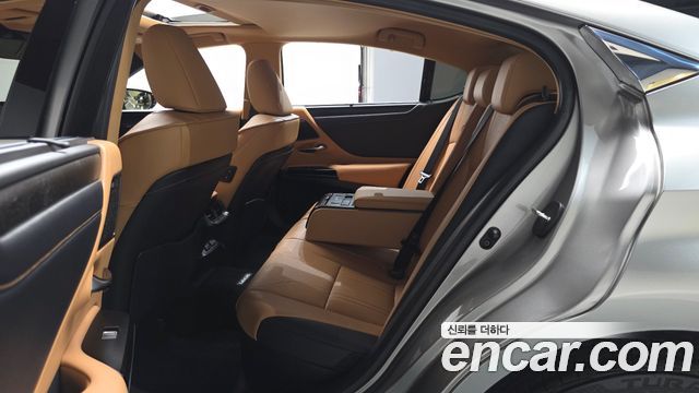 Lexus ES 2025 — photo 18