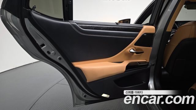 Lexus ES 2025 — photo 15