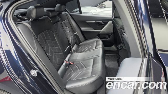 BMW 5-Series 2024 — photo 18