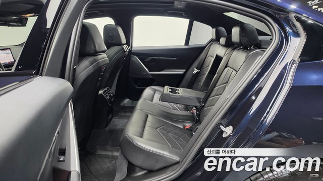BMW 5-Series 2024 — photo 16