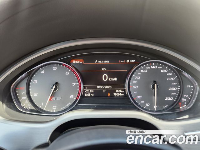 Audi S8 2015 — photo 9