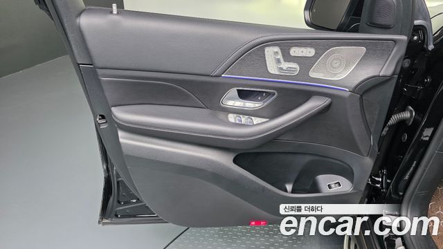Mercedes-Benz GLS-Class 2025 — photo 14