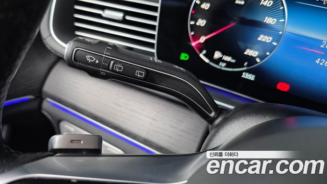 Mercedes-Benz GLS-Class 2025 — photo 28
