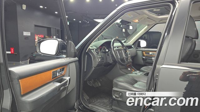 Land Rover Discovery 2014 — photo 13