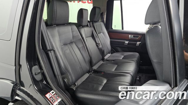 Land Rover Discovery 2014 — photo 17