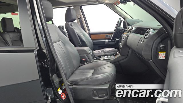 Land Rover Discovery 2014 — photo 18