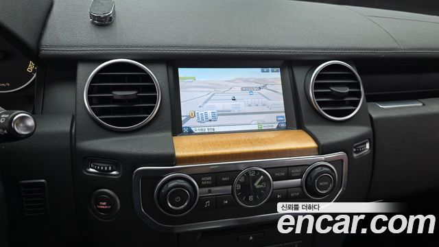 Land Rover Discovery 2014 — photo 22