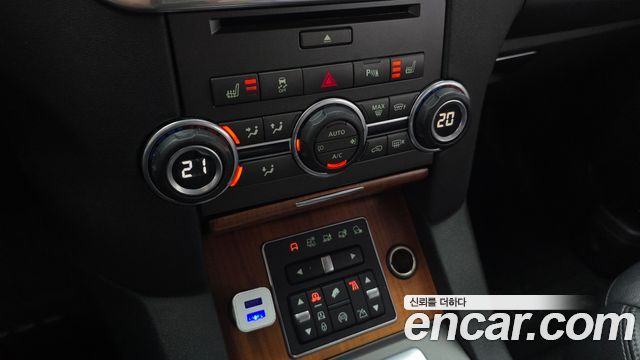 Land Rover Discovery 2014 — photo 23