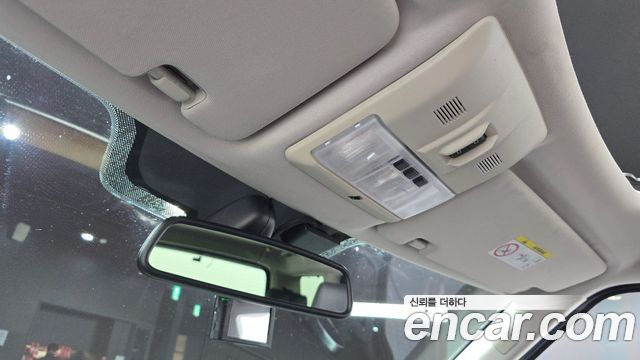 Land Rover Discovery 2014 — photo 24