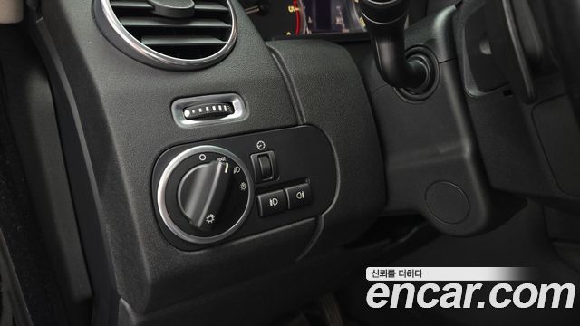 Land Rover Discovery 2014 — photo 25