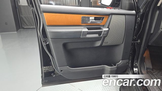Land Rover Discovery 2014 — photo 14