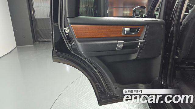 Land Rover Discovery 2014 — photo 15