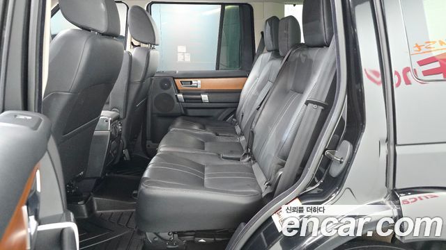 Land Rover Discovery 2014 — photo 16