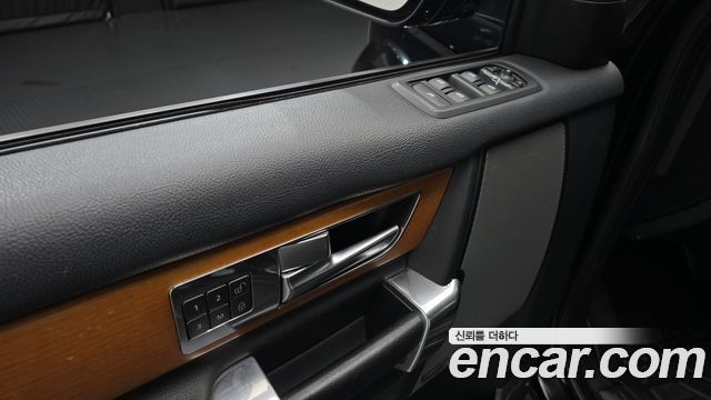 Land Rover Discovery 2014 — photo 27