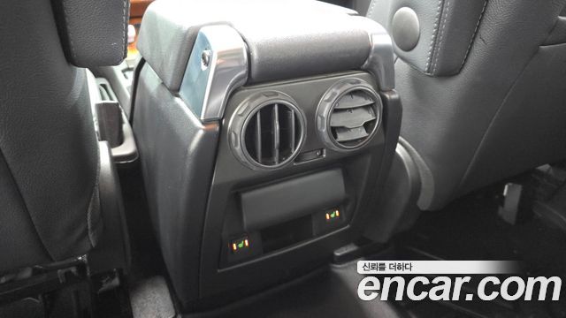 Land Rover Discovery 2014 — photo 28