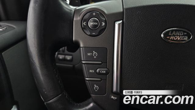 Land Rover Discovery 2014 — photo 31