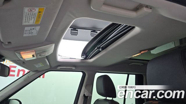 Land Rover Discovery 2014 — photo 33