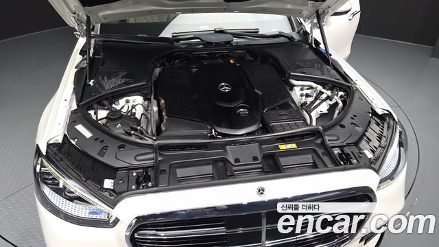 Mercedes-Benz S-Class 2023 — photo 6
