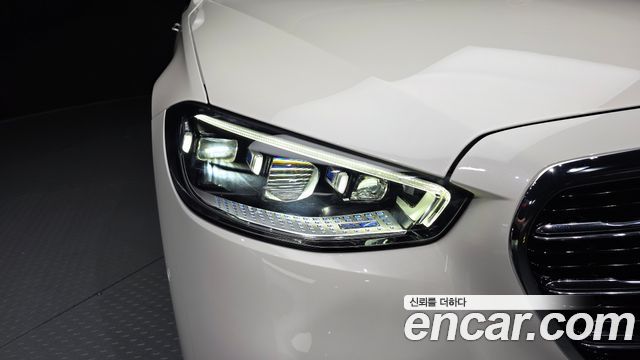 Mercedes-Benz S-Class 2023 — photo 8
