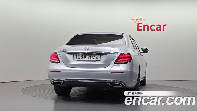Mercedes-Benz E-Class 2020 — photo 4