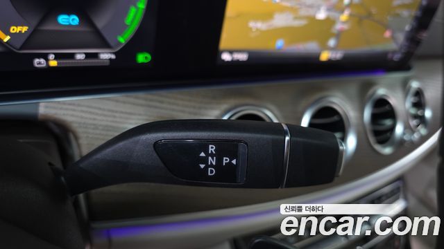 Mercedes-Benz E-Class 2020 — photo 9