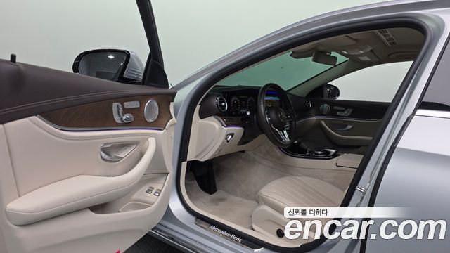 Mercedes-Benz E-Class 2020 — photo 10