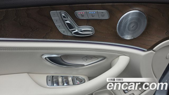 Mercedes-Benz E-Class 2020 — photo 11