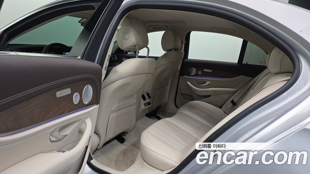 Mercedes-Benz E-Class 2020 — photo 15