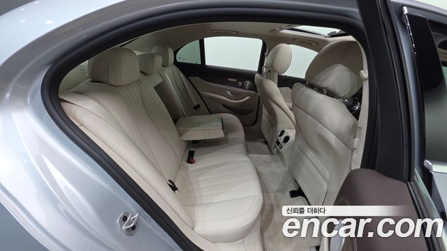 Mercedes-Benz E-Class 2020 — photo 17