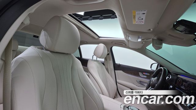 Mercedes-Benz E-Class 2020 — photo 20