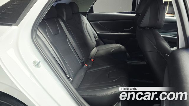 Hyundai AVANTE 2023 — photo 17