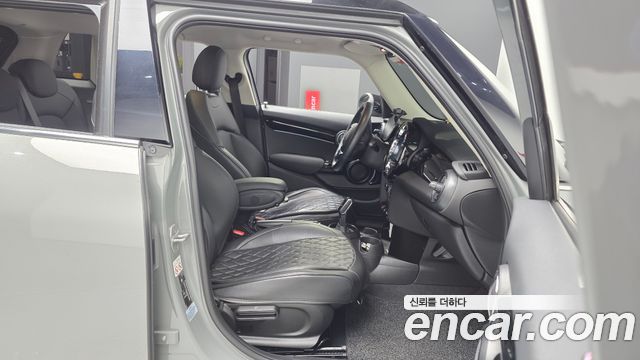 Mini Cooper 2022 — photo 11