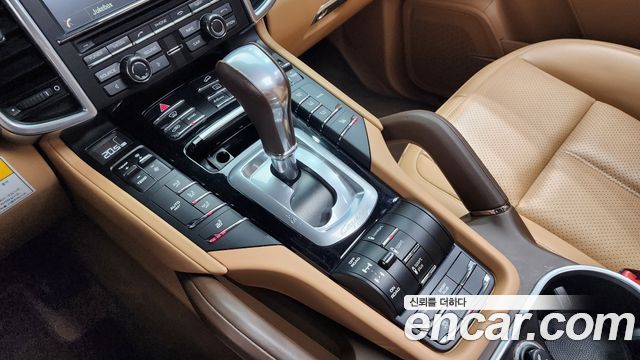 Porsche Cayenne 2015 — photo 9