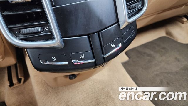 Porsche Cayenne 2015 — photo 17