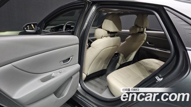 Hyundai AVANTE 2023 — photo 18
