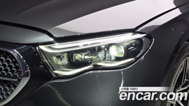 Mercedes-Benz E-Class 2024 — photo 8
