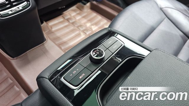 Kia K7 2017 — photo 37
