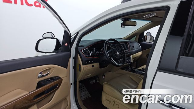 Kia Canival 2016 — photo 13
