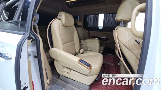Kia Canival 2016 — photo 17