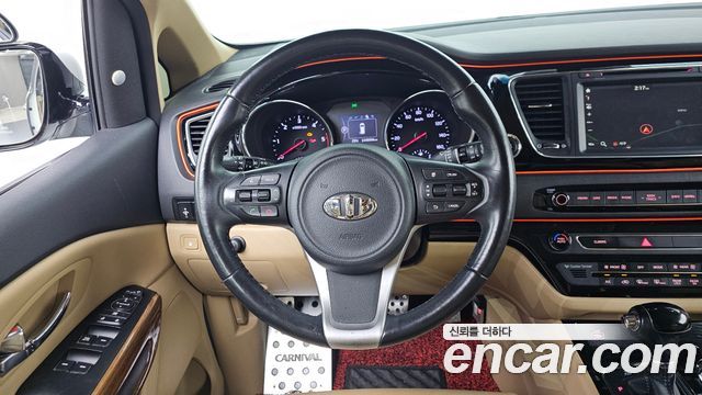 Kia Canival 2016 — photo 19