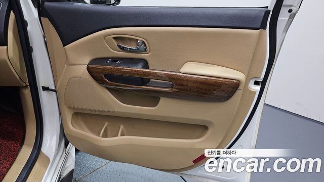 Kia Canival 2016 — photo 14