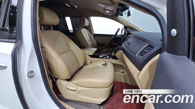 Kia Canival 2016 — photo 16