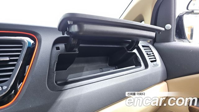Kia Canival 2016 — photo 27