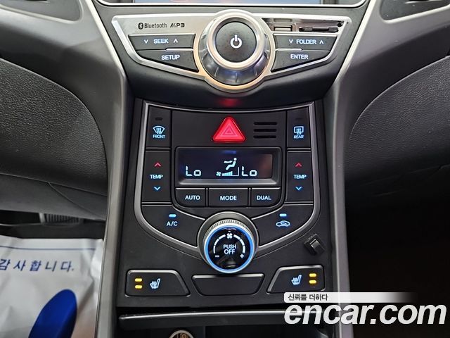 Hyundai AVANTE 2016 — photo 10
