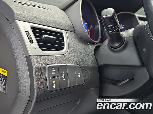 Hyundai AVANTE 2016 — photo 16