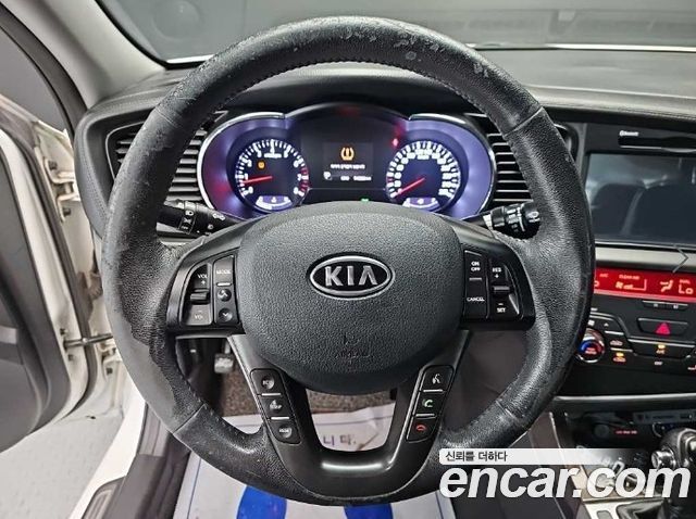 Kia K5 2011 — photo 9