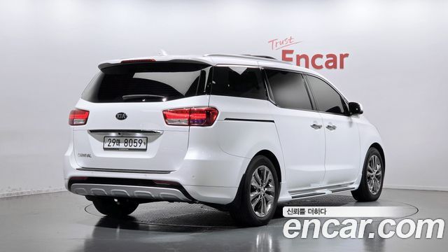 Kia Canival 2018 — photo 2