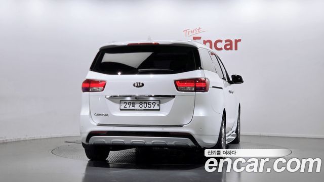 Kia Canival 2018 — photo 4
