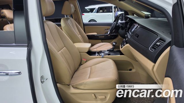 Kia Canival 2018 — photo 10