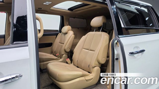 Kia Canival 2018 — photo 11